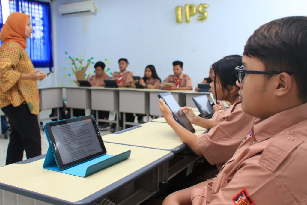 Sekolah Digital di Desa Terpencil dan Dampak Akses Internet Terhadap Kualitas Belajar